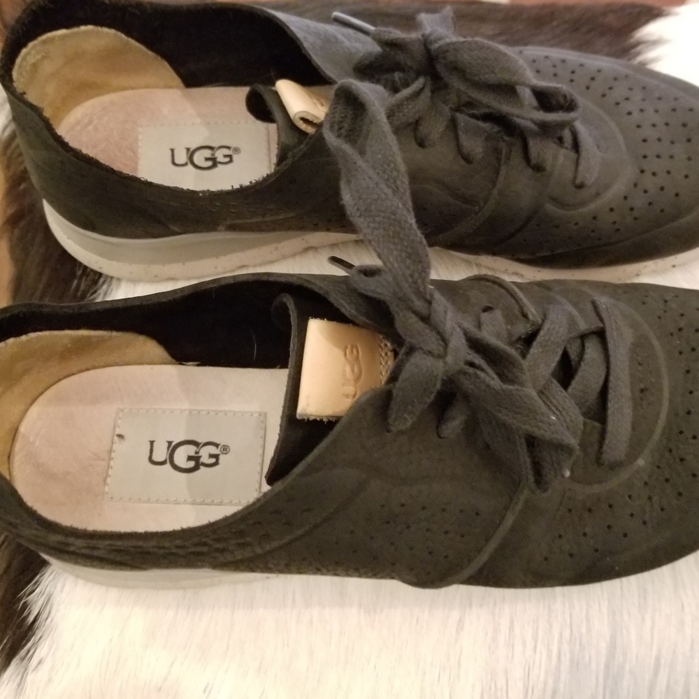 Ugg Tye Sneaker Tennis Shoes - Picture 2 of 3